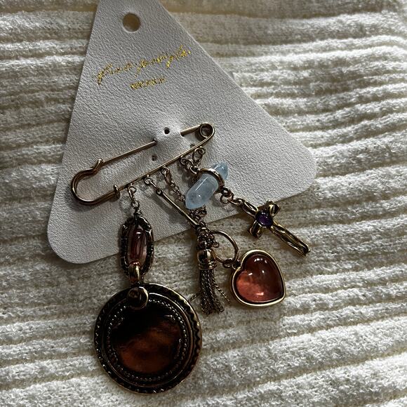NWT Free People Carry On Dangle Pin - Gold - Picture 3 of 4